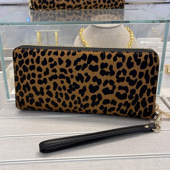 MICHAEL KORS
Leather Lg Continental Wristlet Phone Wallet Exotic Print Hair Calf - Picture 15 of 16